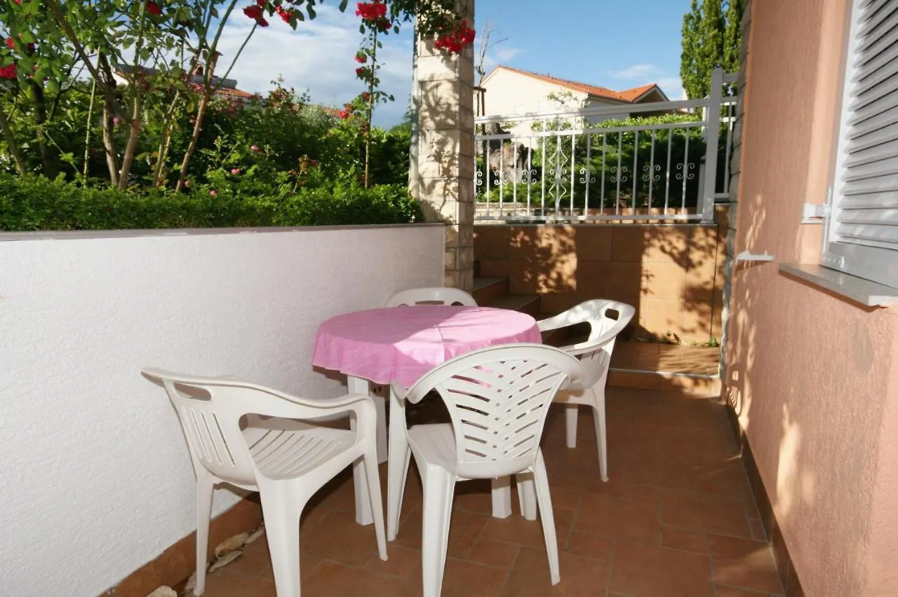 Apartments And Rooms With Parking Space Njivice, Krk - 5398