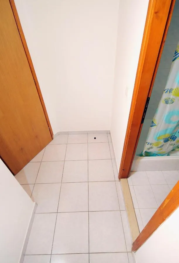 Apartments And Rooms With Parking Space Njivice, Krk - 5398 Guest house