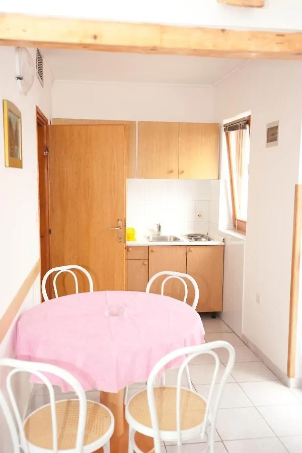Apartments And Rooms With Parking Space Njivice, Krk - 5398
