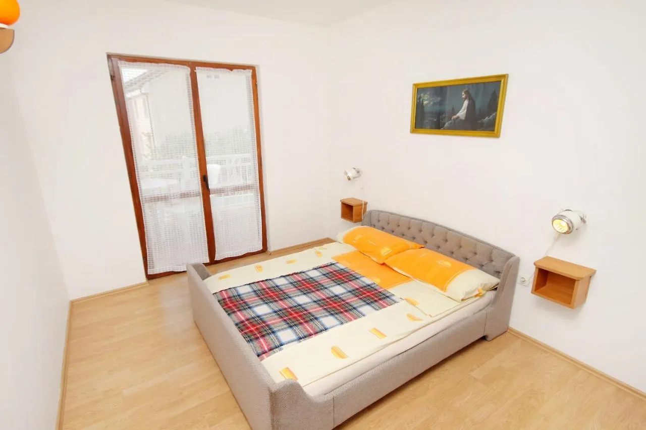 *** Guest house Apartments And Rooms With Parking Space Njivice, Krk - 5398 Croatia