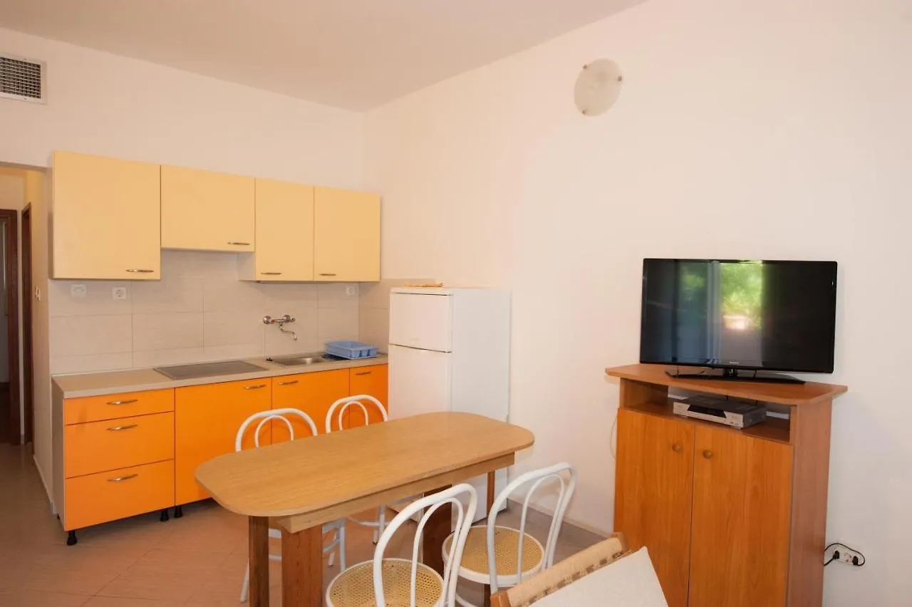 Guest house Apartments And Rooms With Parking Space Njivice, Krk - 5398