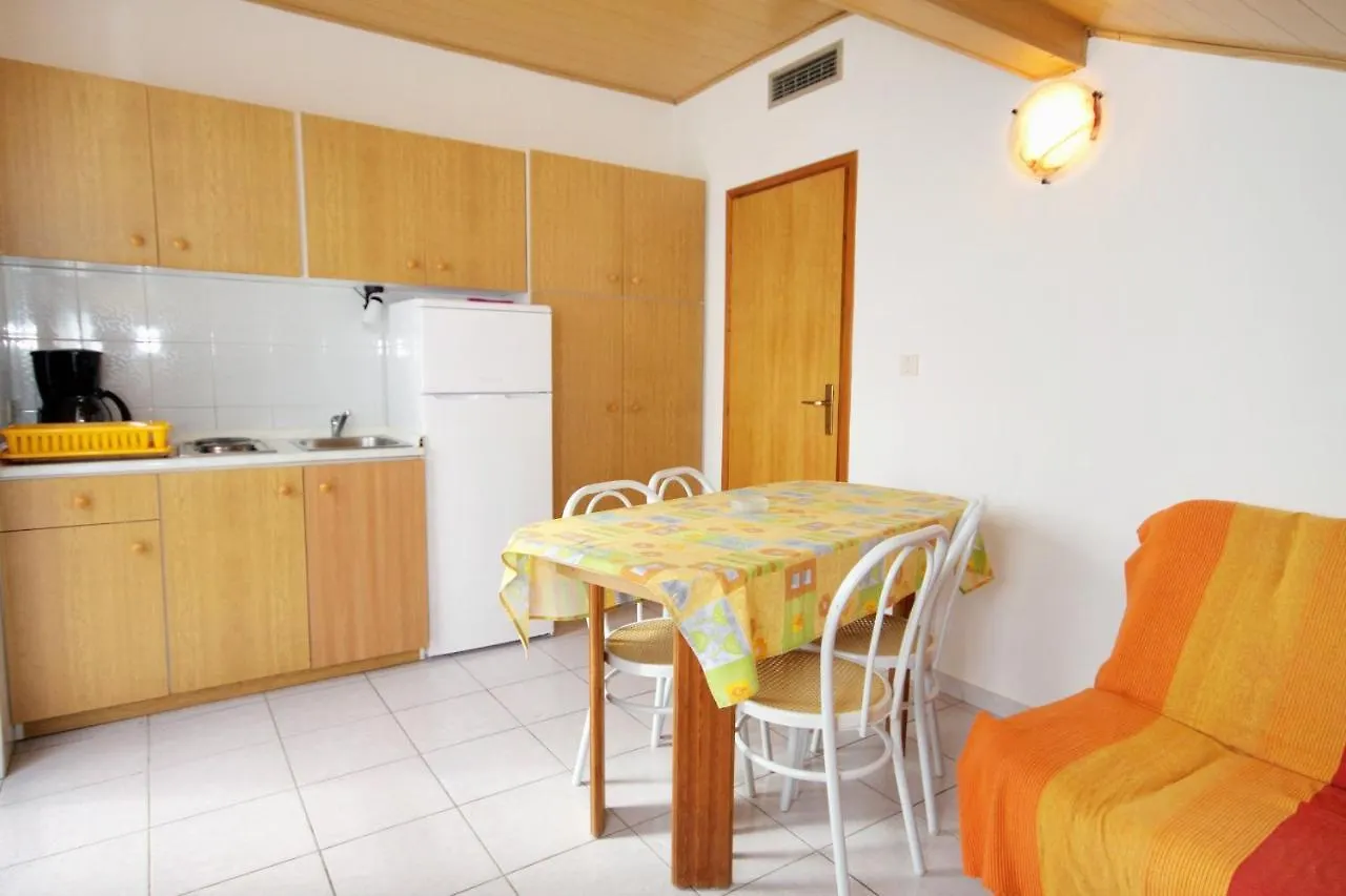 Apartments And Rooms With Parking Space Njivice, Krk - 5398