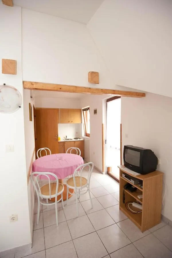 *** Guest house Apartments And Rooms With Parking Space Njivice, Krk - 5398 Croatia