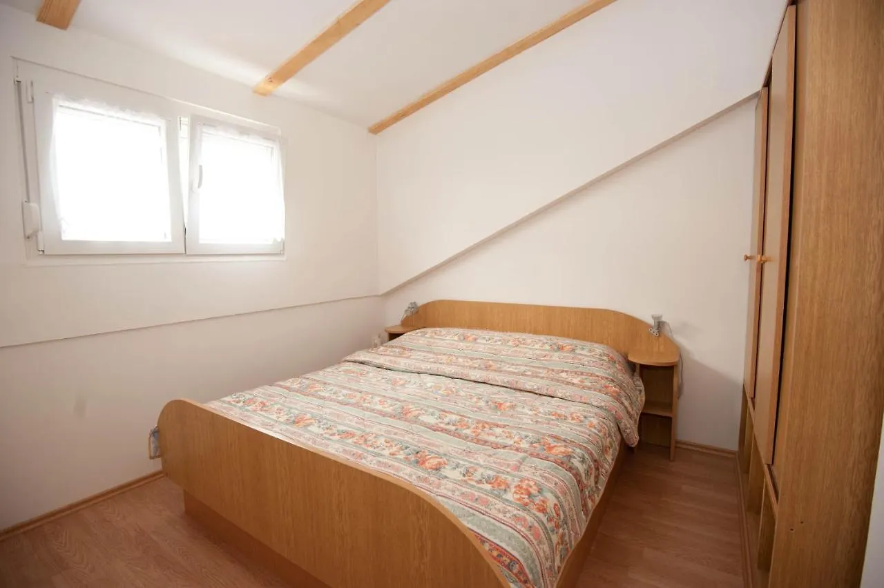 Apartments And Rooms With Parking Space Njivice, Krk - 5398 Croatia