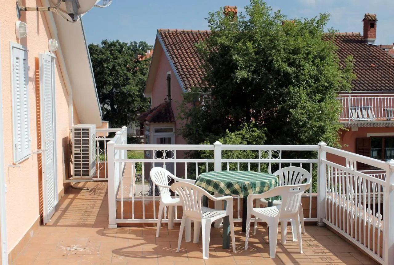 Apartments And Rooms With Parking Space Njivice, Krk - 5398 Njivice