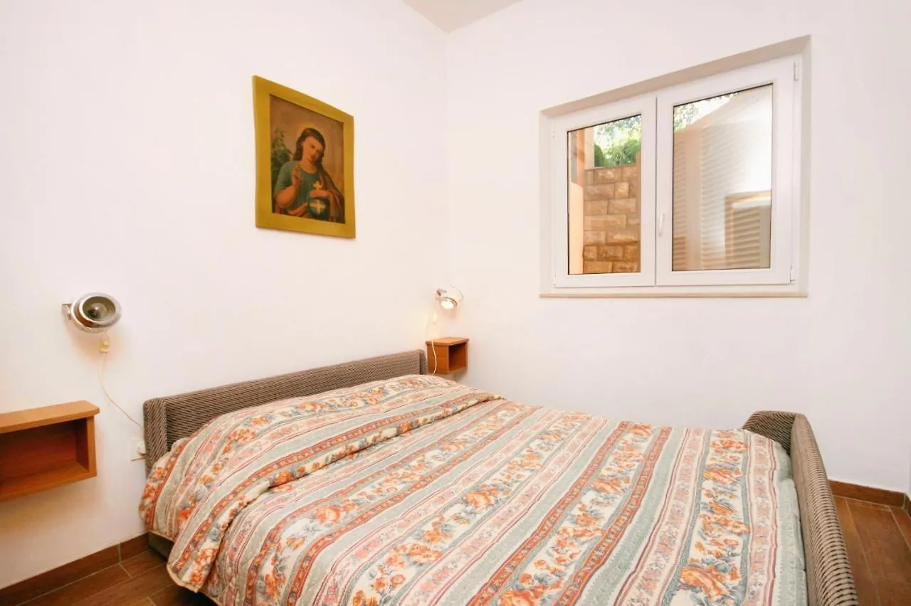 Guest house Apartments And Rooms With Parking Space Njivice, Krk - 5398
