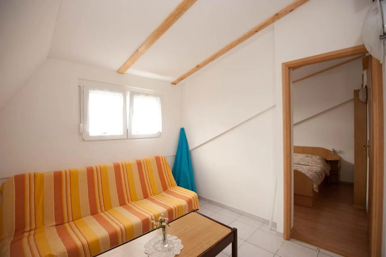 Apartments And Rooms With Parking Space Njivice, Krk - 5398 Njivice