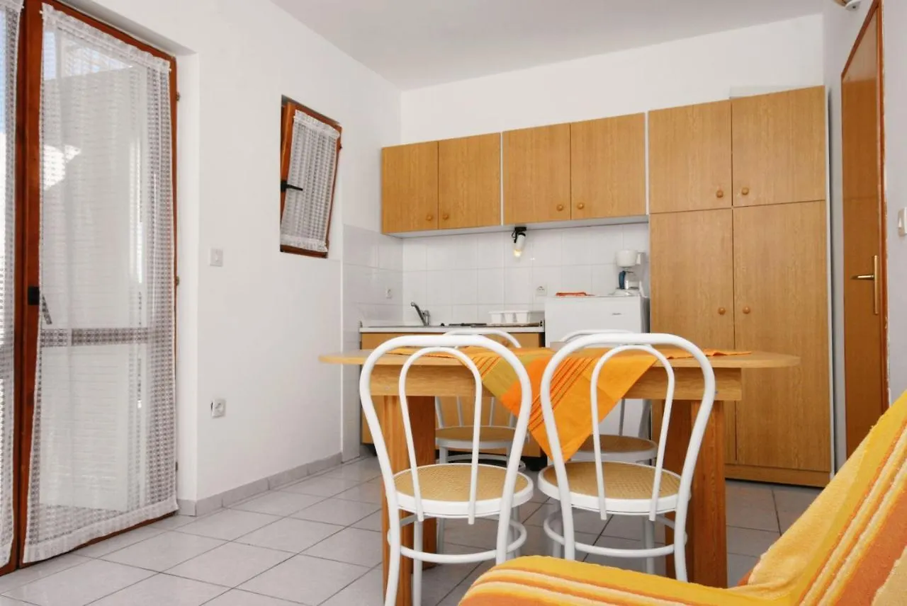 Apartments And Rooms With Parking Space Njivice, Krk - 5398 Croatia