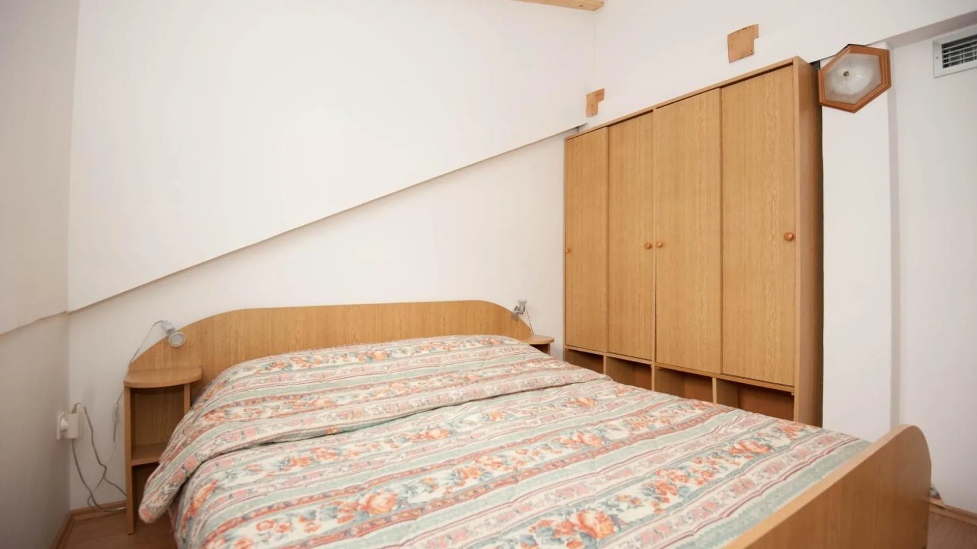Apartments And Rooms With Parking Space Njivice, Krk - 5398 Guest house Njivice
