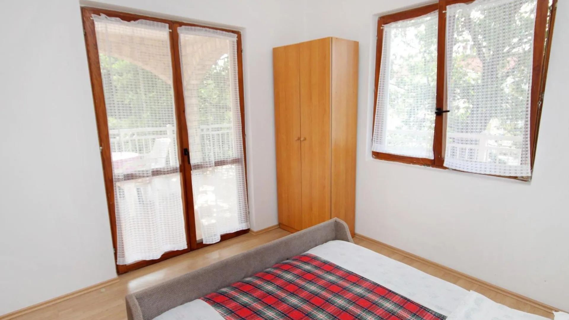 Apartments And Rooms With Parking Space Njivice, Krk - 5398 3*, Njivice Croatia