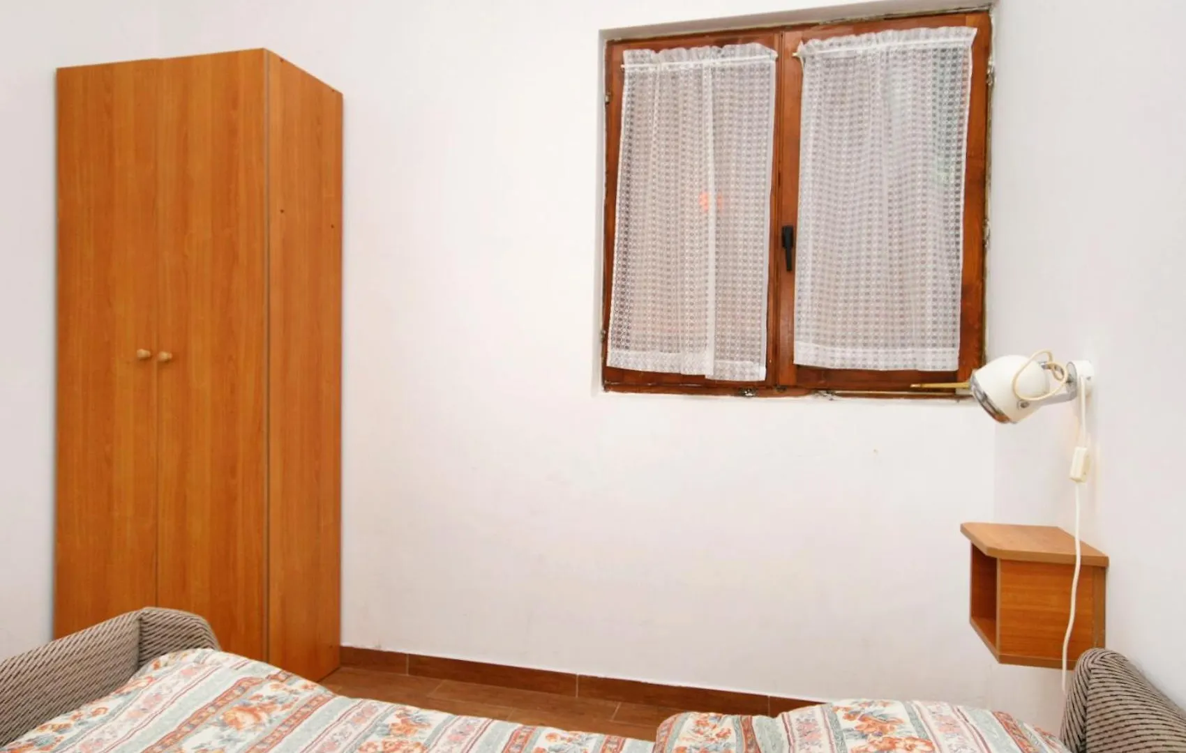 Apartments And Rooms With Parking Space Njivice, Krk - 5398 3*, Njivice